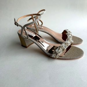 Badgley Mischka Tanessa Ankle Strap Block Low Heel Sandal Size 9.5 Color Platino
